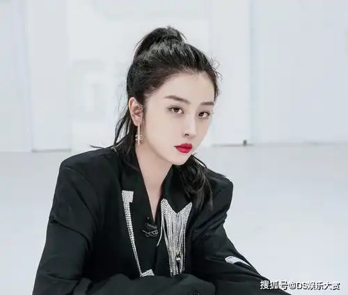 闫妮图片表情包惊呼