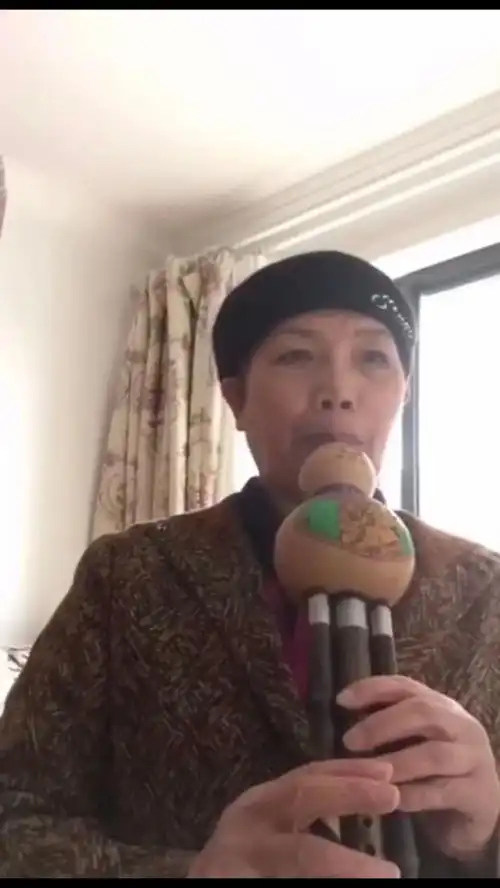  我被拉进n个老年群,看到一堆欢乐表情包,还有很多意想不到