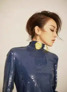  穿衣榜样46岁闫妮蜕变逆生长,女人的绽放永远都不怕晚