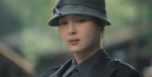 看了这部谍战剧,我尴尬至极面无表情台词硬挤,妆倒是挺时尚