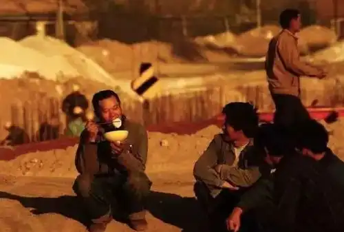  我爸爸是修路的,他是天底下最大的大骗子