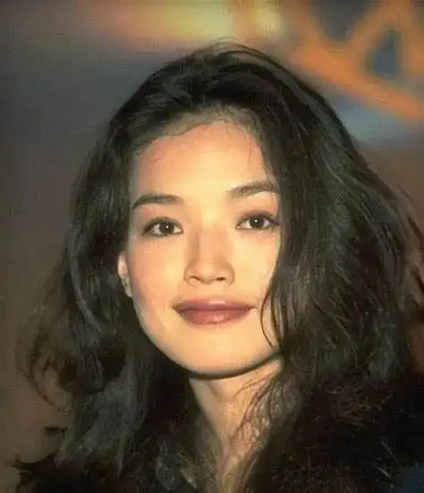 比杨幂打手机的脸还刻薄,这位美人如此甜美面相却如此尖酸讨人厌