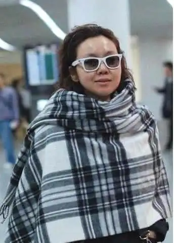 闫妮图片表情包墨镜