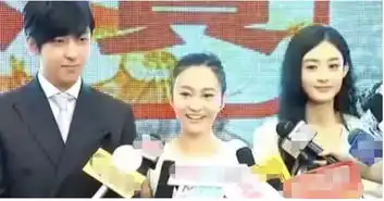  陈昱霖与明星合影曝光,谁注意到赵丽颖小表情眼神已说明了一切