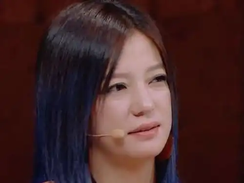  闫妮女儿上综艺,表演被赵薇批得一无是处,赵薇微表情耐人寻味