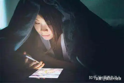  晚上睡觉流口水这4种症状其实是脑梗征兆