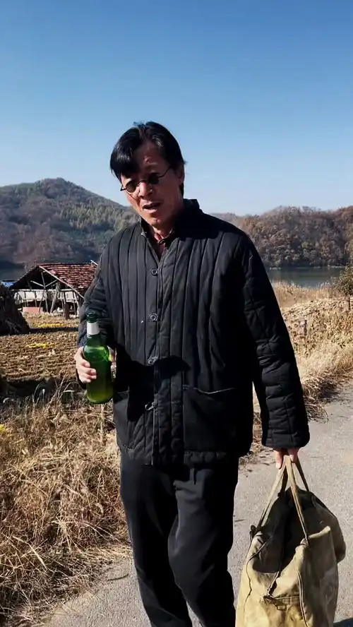  转眼又是一年秋,拎起包包拿上酒,农村路上吼一吼,生活烦恼全没有