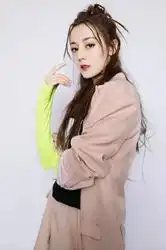  迪丽热巴挑战男团舞比表情管理更赞的是妆发搭配