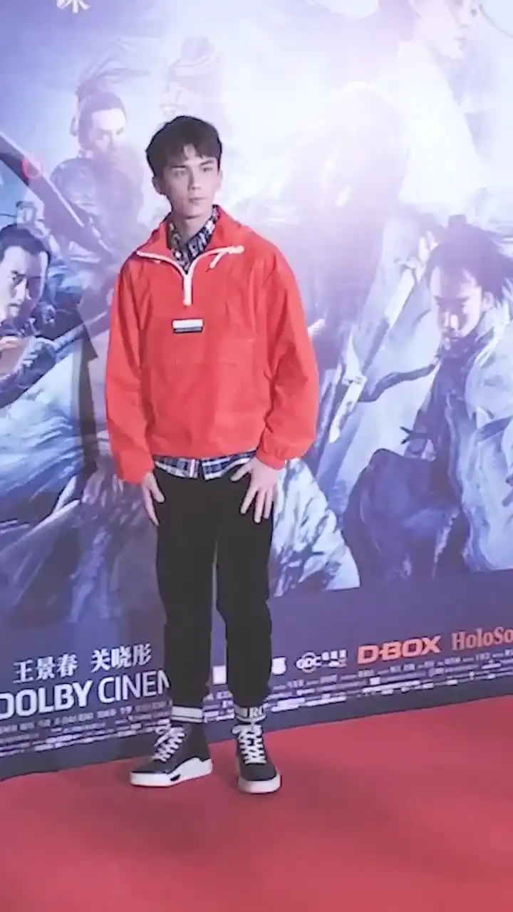  快来领取吴磊弟弟的可爱表情包