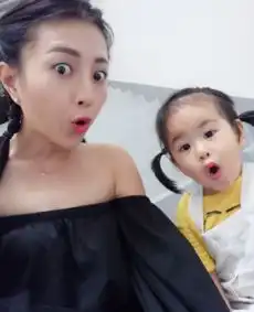  果然亲生的饺子和妈妈表情神同步
