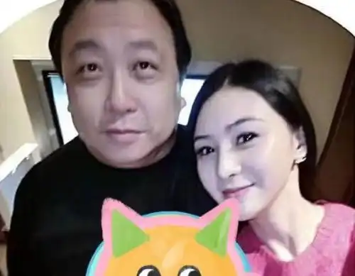  还在一起汪小菲疑带张颖颖与妈妈聚餐,张兰表情不耐烦满脸不悦