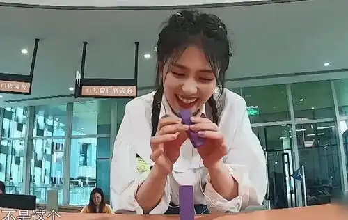  女星被电反应baby表情失控,白鹿机智,邓紫棋超可爱