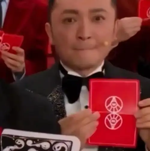  尼格买提穿帮引全网热议更绝的是撒贝宁现挂