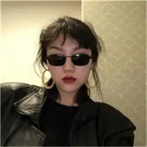  超拽的女生头像,戴眼镜的女王范霸气十足的