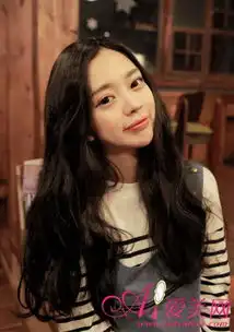  圆脸戴眼镜的女生适合什么样的发型