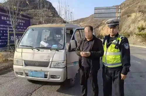  府谷县孤山交警中队半小时内连查两起无证驾驶交通违法行为
