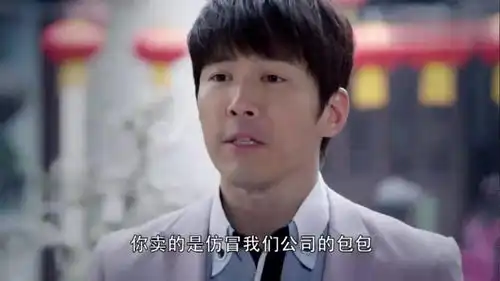  拥抱幸福红缨做的包包,仲聆说其山寨要告上法院,场面吼不住了