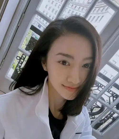  同样,素颜女星,结合董洁朱珠袁咏仪,差距一目了然