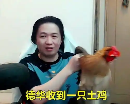  吕德华过生日,gk全员送上祝福,还收到一只土鸡,当场心态崩了
