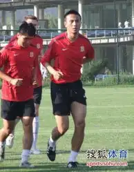  西北狼收假遇人荒科萨表情凝重球员轻松