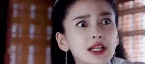  看看赵丽颖的瞪眼,再看看杨颖的瞪眼,网友没有对比就没有伤害