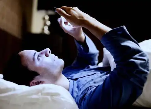 男人睡到凌晨23点总会醒来或是4个因素造成,别知道太晚