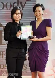  组图闫妮任粉红丝带宣传大使倡导女性健康