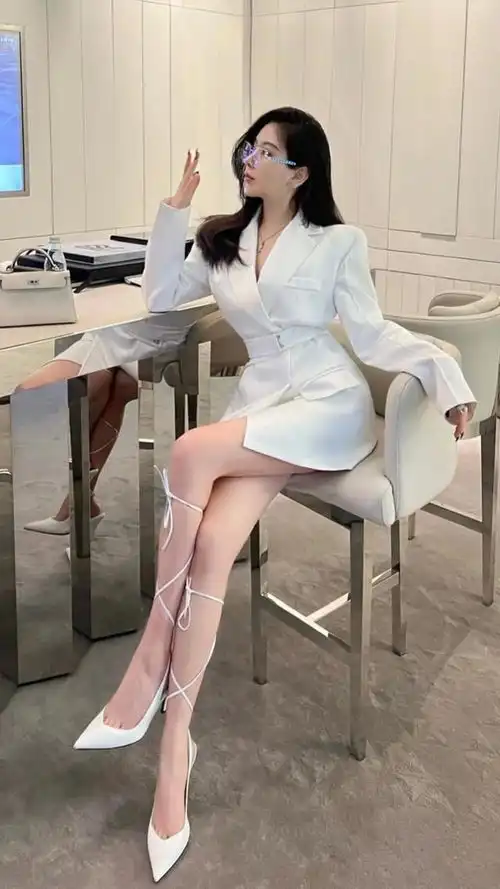  美女写真好美的大长腿小姐姐