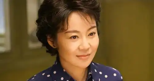  时隔15年闫妮再演佟掌柜,搭档范明姜超,却被嘲满脸玻尿酸