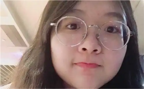 戴眼镜的女孩表情包圆脸