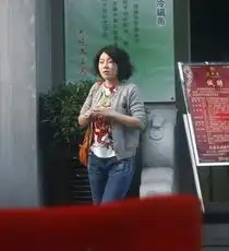  闫妮随性打扮密会潮男动作亲昵惹人猜疑