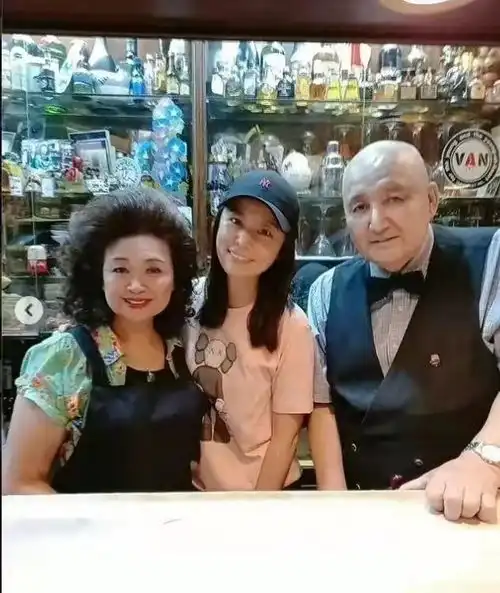  林心如成母校骄傲太争气穿西装参加校庆美回巅峰期,亲切没架子