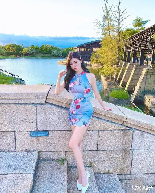 穿上这种超短包臀旗袍,大长腿简直美得没话说