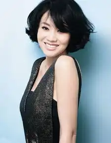  闫妮质感写真绽放别样魅力如猫静谧优雅