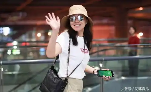  47岁闫妮素颜现身机场,网友颜值不比从前