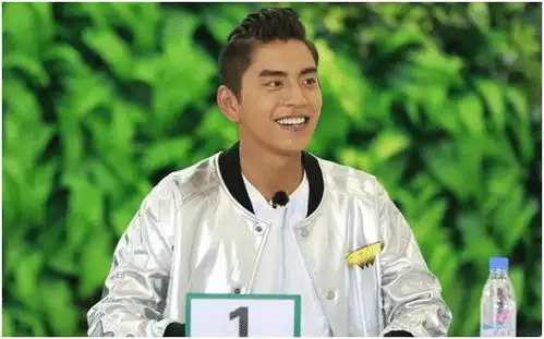  明明长得很丑,却被捧上天的男明星,最后一位还被封为男神