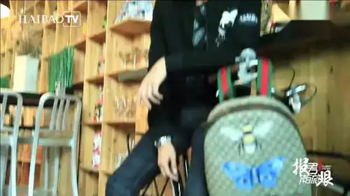  小河神李现是痞帅型男也是一枚行走的表情包