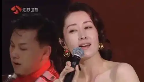  刘敏涛夸张表情上热搜,中年女演员竟然这么可爱