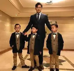  表情包一哥宋民国上小学,学霸够呛,校霸很有希望