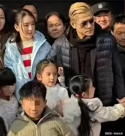  熊黛林说对了,从郭富城回乡表情上,我看到了老夫少妻的残酷现实