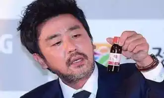  有种痛苦叫明星喝饮料看到生无可恋的表情,网友太可爱了