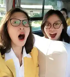  傅园慧惠若琪玩自拍好似双胞胎姐妹