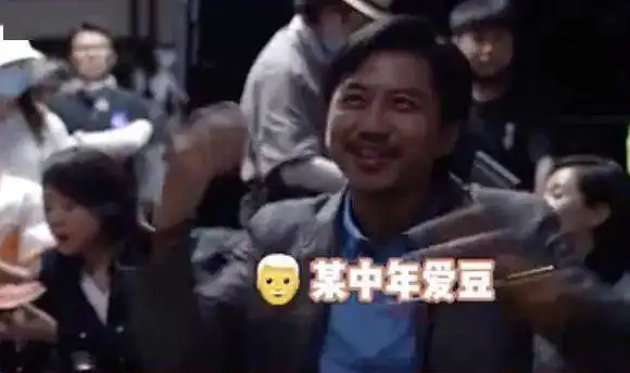 闫妮图片表情包抢镜