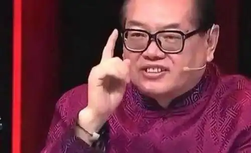  姑娘准备结婚,拿爷爷遗物玉扳指鉴宝,说道要卖掉它来买包