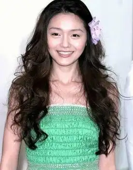  杨二戴花法娇媚or吓人