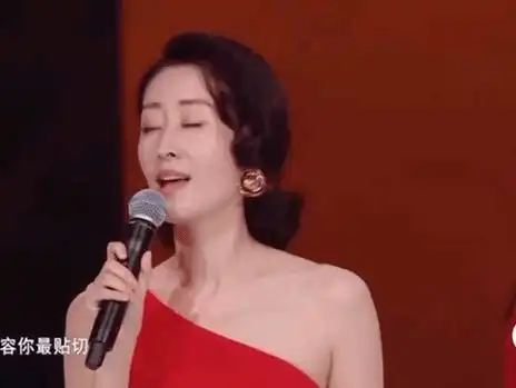  刘敏涛中年叛逆放飞自我,大气御姐喜提表情包