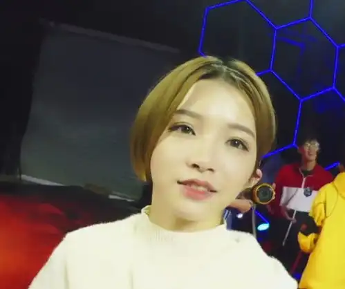  洞主搭讪女选手,遭到凯哥怒斥,女选手的表情耐人寻味