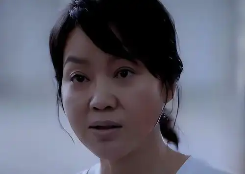  个个顶着一张科技脸,这5位整容女星,别出来侮辱观众了