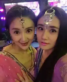  甘薇庆生与姐妹团开印度风派对包贝尔抢镜