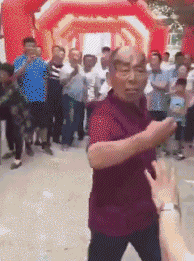  gif丨说起尬舞,就服他们俩